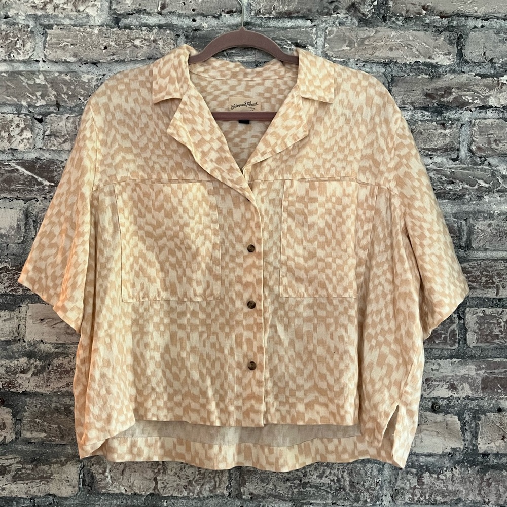 Universal Thread Peach & Cream Short Sleeve Button Front Blouse